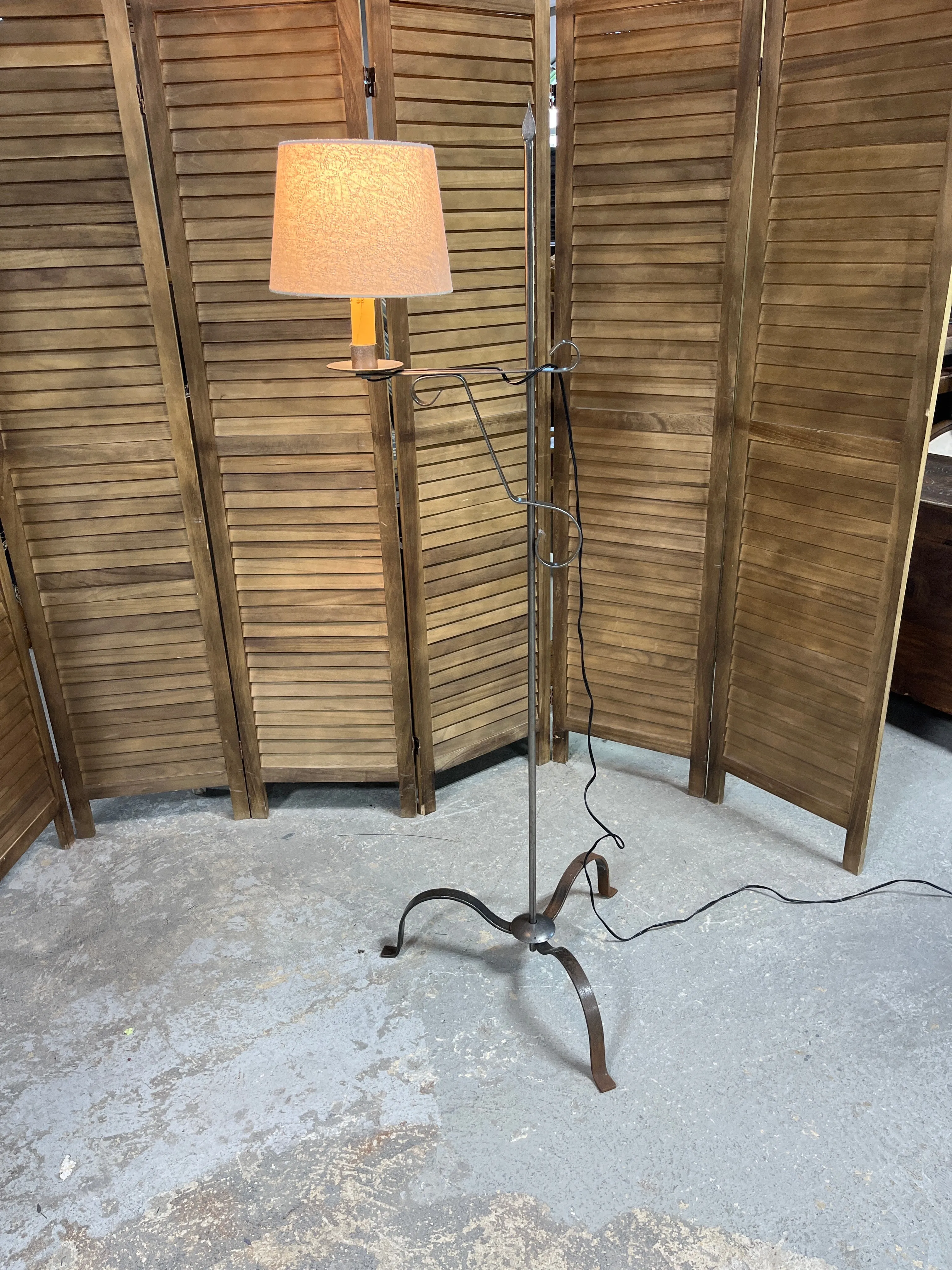 Adjustable  Height Floor Lamp