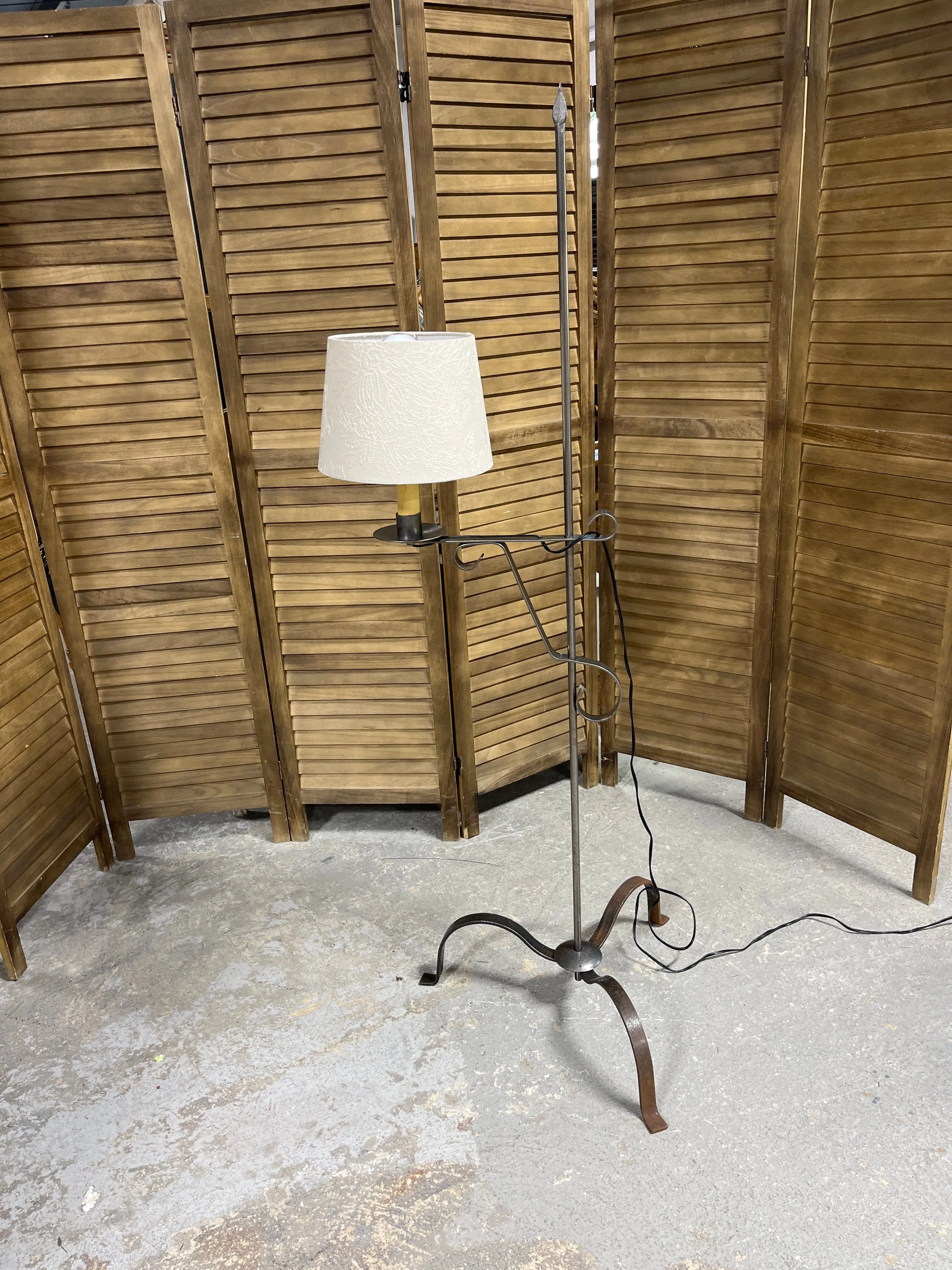 Adjustable  Height Floor Lamp