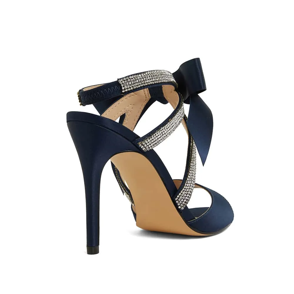 Claudia Heel in Navy