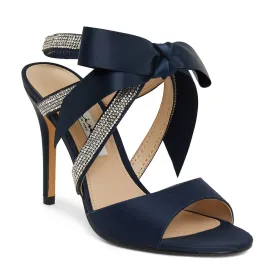 Claudia Heel in Navy