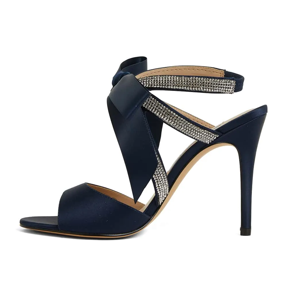 Claudia Heel in Navy