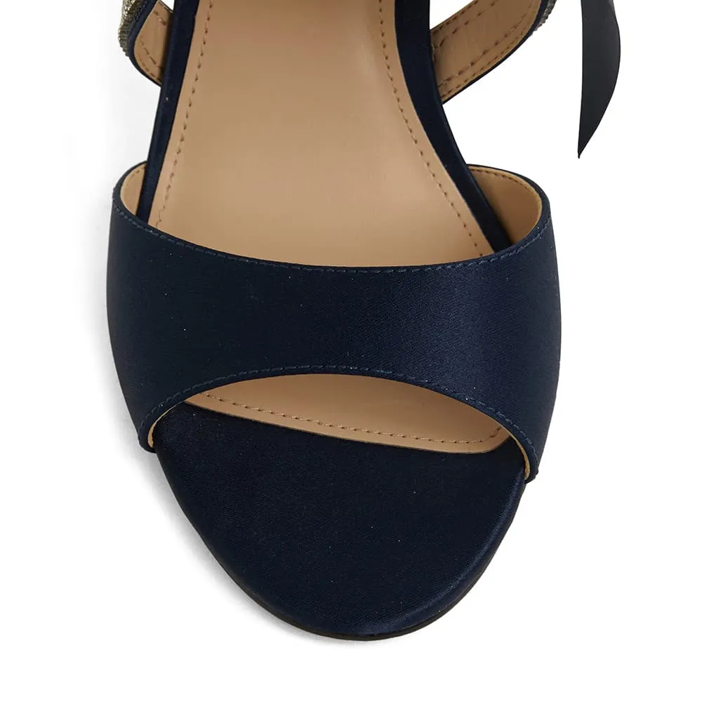 Claudia Heel in Navy