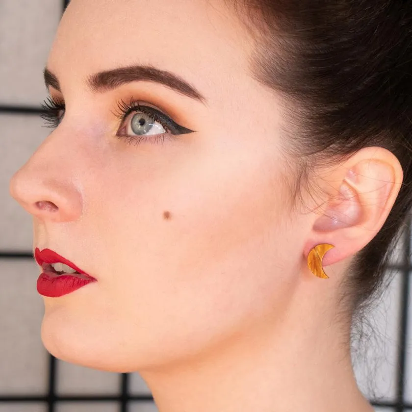 Crescent Moon Ripple Resin Stud Earrings - Gold