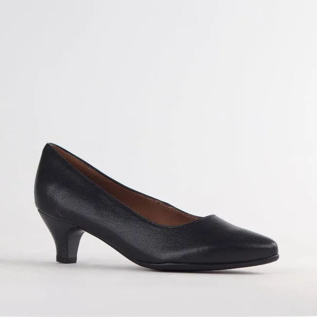 Kitten heel Court shoe in Black - 10984