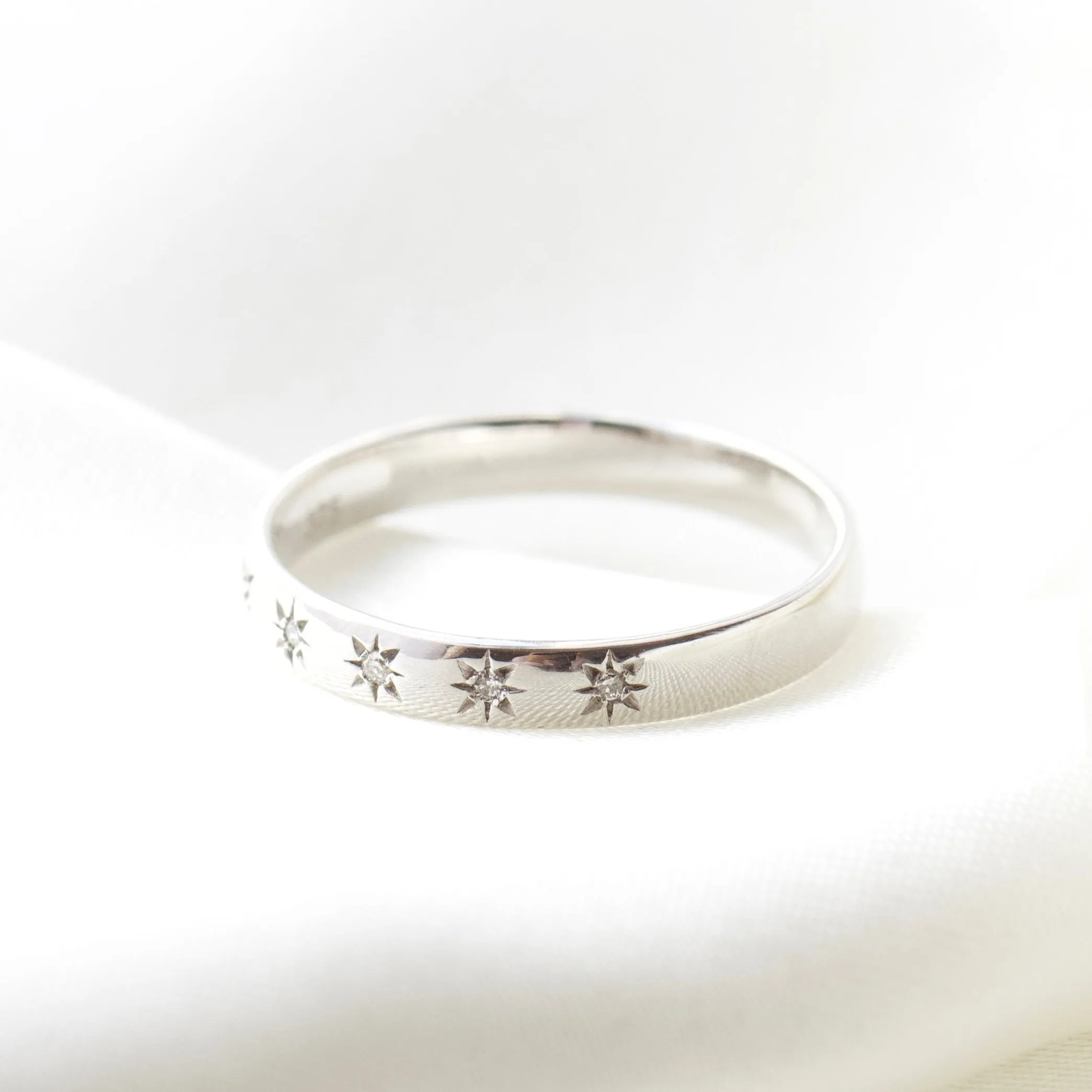 Simple Star Set Diamond Band