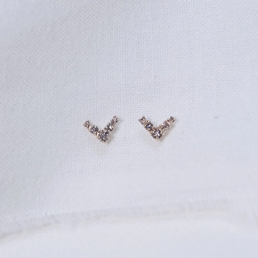 V Diamond Stud Earring - Solid 14kt